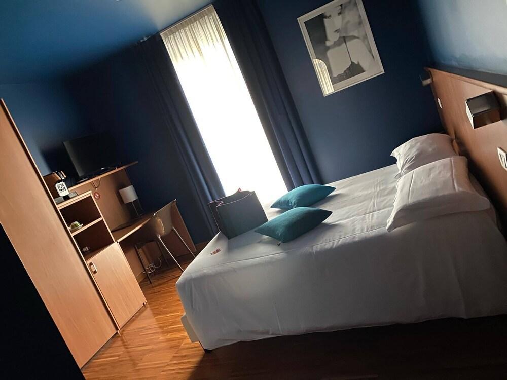 Albergo Residenza Al Teatro Udine Luaran gambar