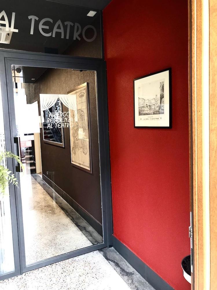 Albergo Residenza Al Teatro Udine Luaran gambar